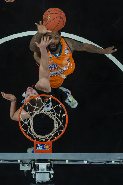 首先是国际 首先是国际