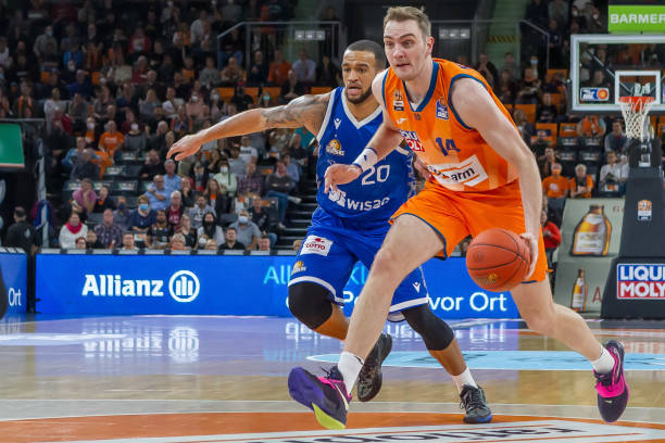 队报：里昂是否降级下周揭晓，还需7000万欧留在法甲保住欧联资格