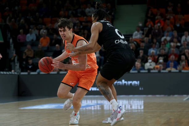 于球队在中 于球队在中