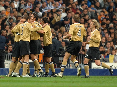 足球报：海港人员储备并不充裕 想要卫冕着实艰难